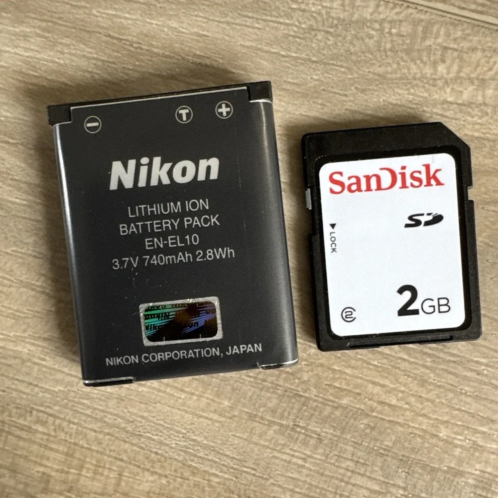 Nikon COOLPIX S3000 12.0‎ MP Digital Camera 4X Optical Zoom Plum Lens Error